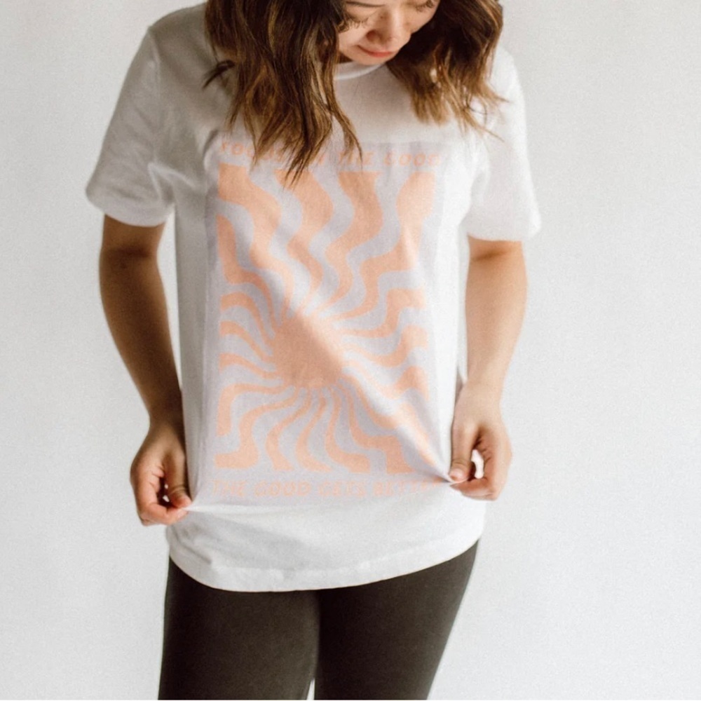 August Ink Focus On The Good Graphic Tee Size XS White Retro Sun Print Positive